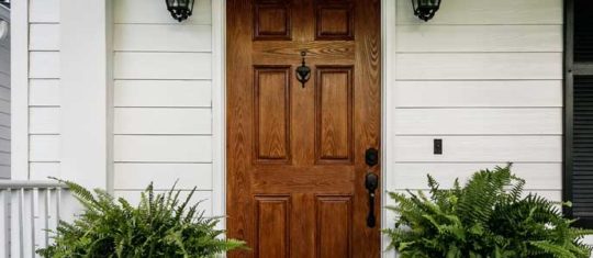 porte d'entrée en bois
