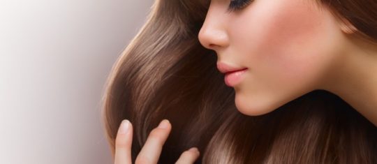 Les vertus sur la peau et les cheveux de l'huile de Monoi