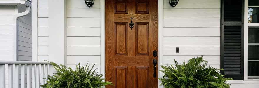 porte d'entrée en bois