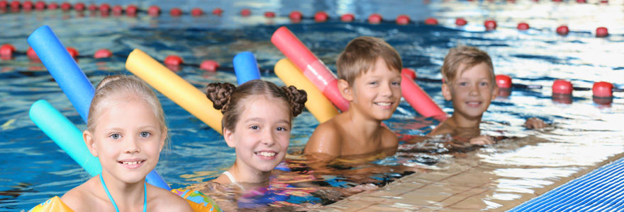 piscine pour de jeunes enfants